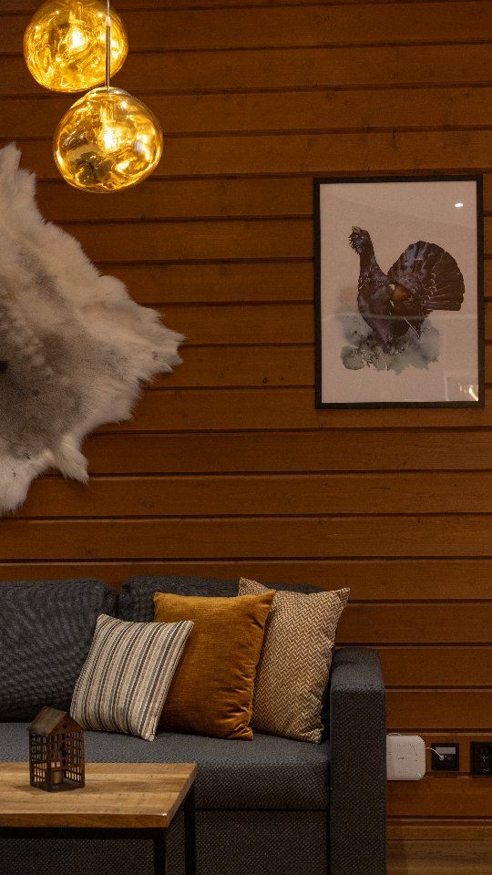 Mukavaa mökkeilyä vaivatta – reitit vieressä, sauna lämpenee ja keittiö odottaa. 🏡 Meidän uusi 65m2 mökki Sallatunturissa kutsuu rentoutumaan luonnon ääreen.
- - -
Your cozy base in the heart of Lapland 🏡 Right by the trails – with sauna, fireplace & a full kitchen. Ready for your next adventure in Salla?