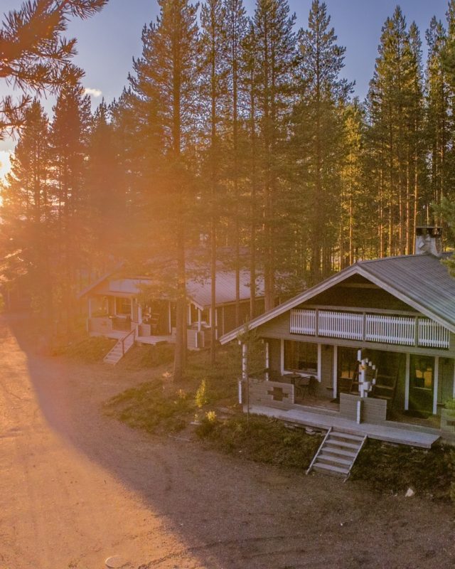 Ihanaa keskikesän juhlaa Sallasta! ☀️

Palvelemme normaalisti koko juhannuksen ajan. 
🍽 Keittiön herkut ovat tarjolla päivittäin klo 16-21. 
Tervetuloa nauttimaan!

- - 
Wishing you all a wonderful Midsummer from Salla! ☀️

We are open as usual throughout Midsummer.
🍽 The kitchen's delicacies are available daily from 16-21.
Welcome to enjoy!

📷 @ellissnoree